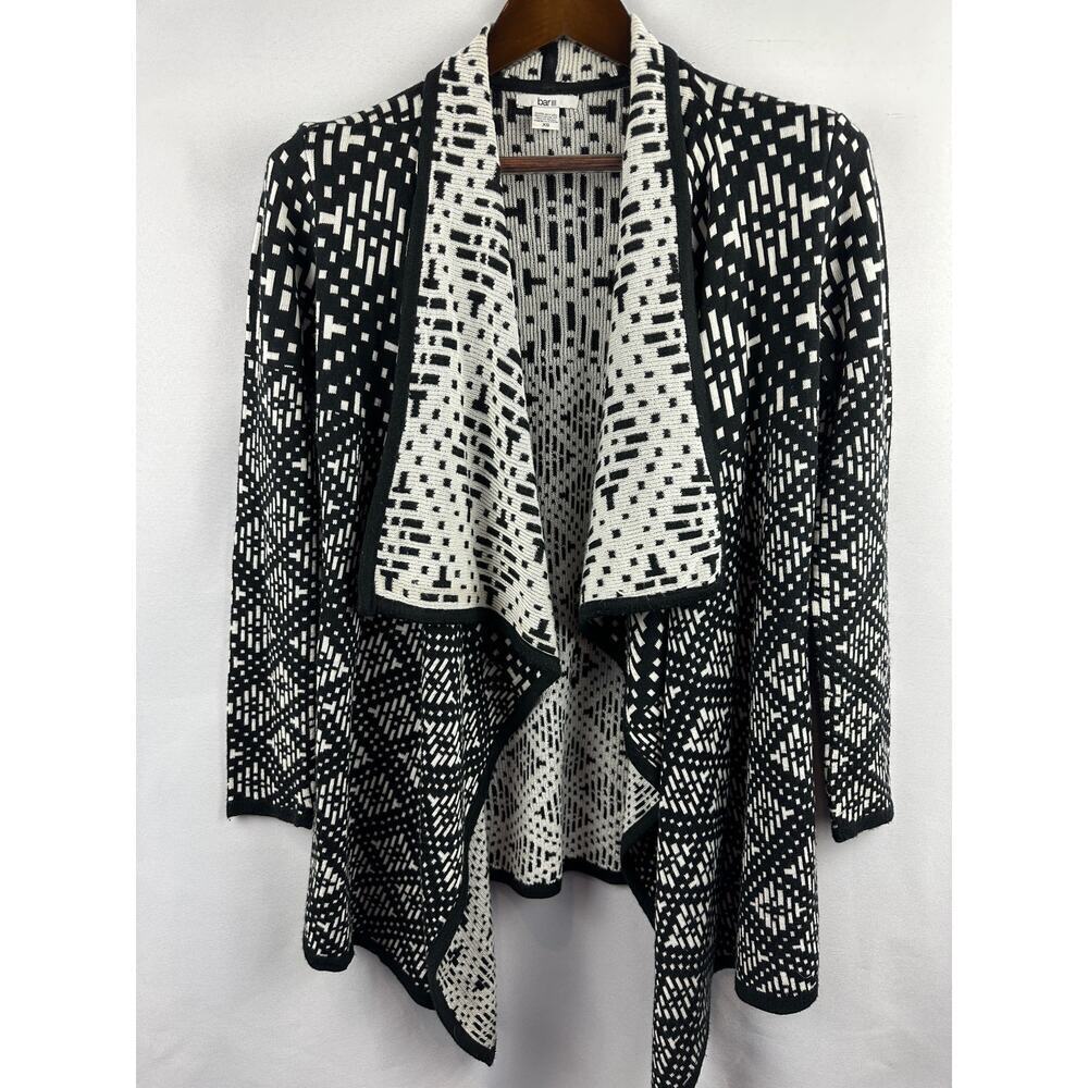 Women’s Bar III Boho Cardigan Flyaway in a black and white Aztec print Size XS